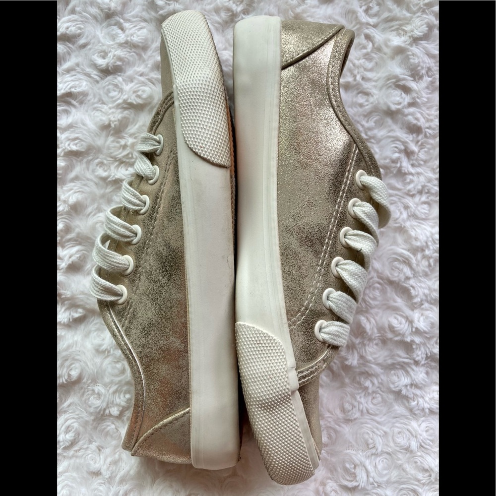 Universal Thread Gold Sneakers size 6